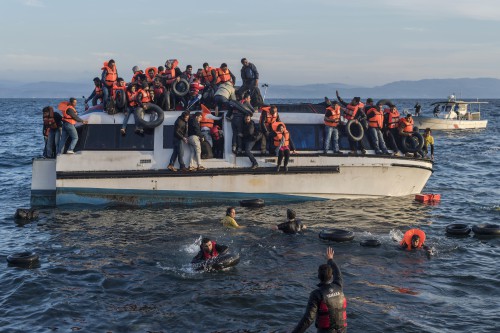 syria syrian and iraqi refugees arrive in greece webleveled ggia on wikimedia commons